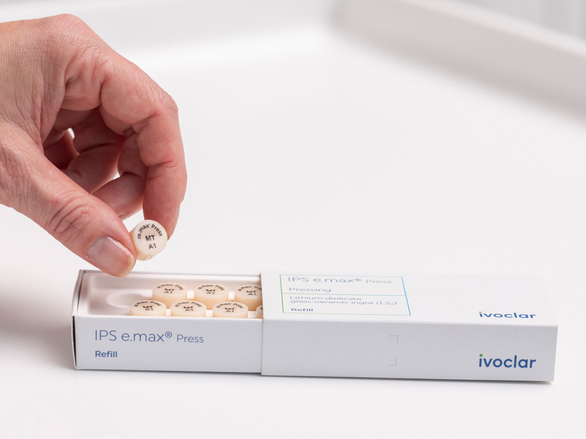 Ivoclar presents the new packaging for the IPS e.max Press product